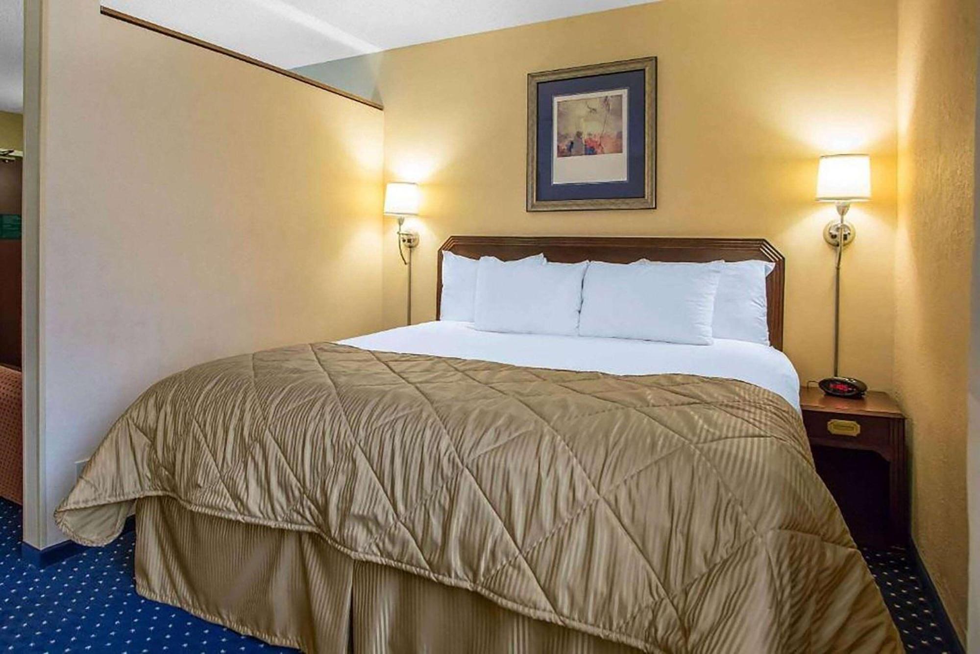 Howard Johnson By Wyndham Merrillville Exterior photo